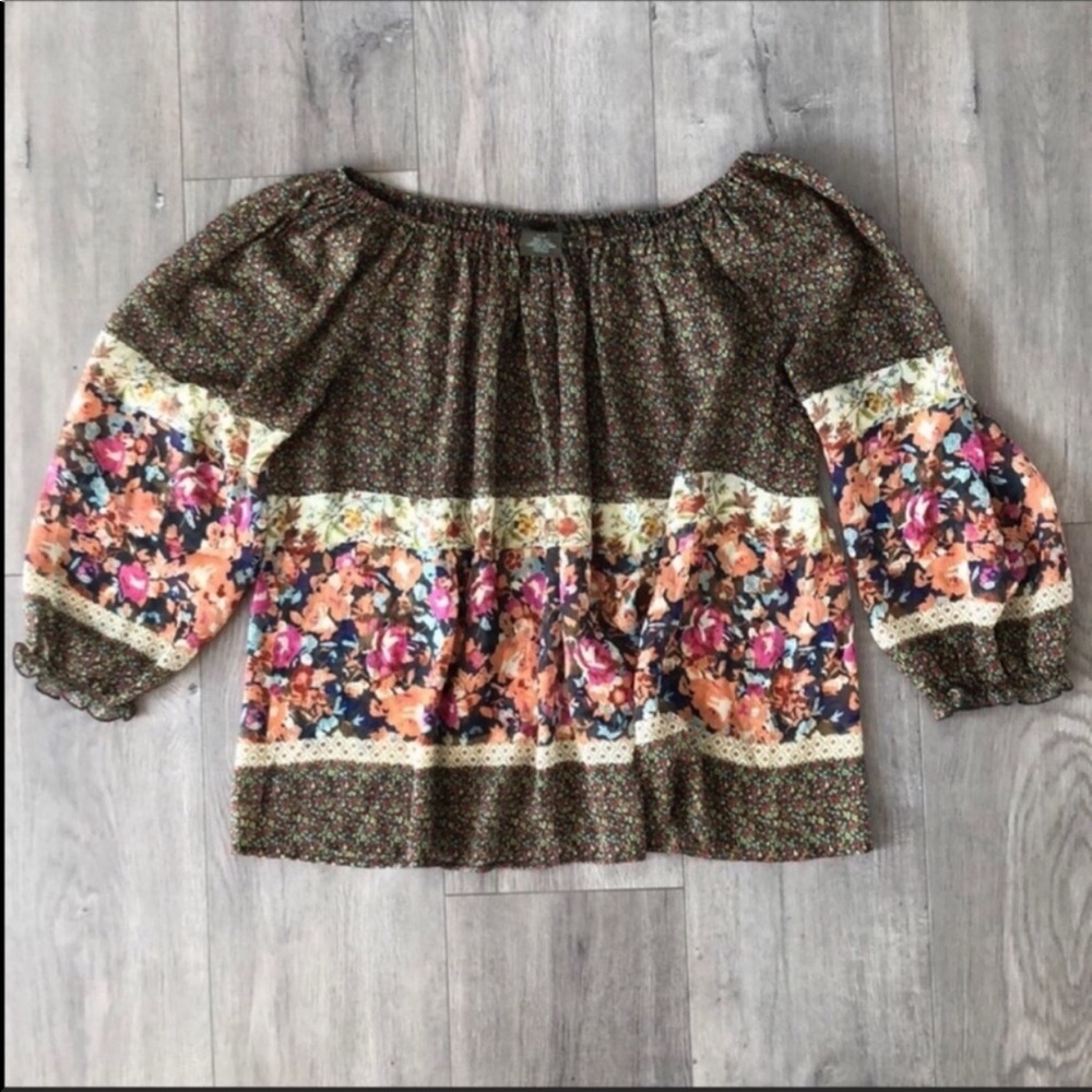 ❄️3 for $20❄️ Anthropologie Fei Silk Floral Shirt